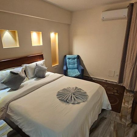Апартаменти Midpoint Sea View - Families Only Александрія Екстер'єр фото