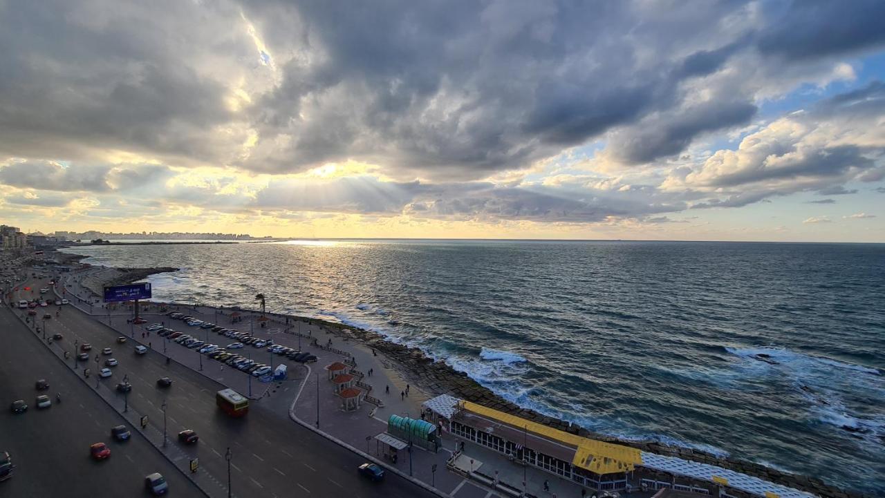 Апартаменти Midpoint Sea View - Families Only Александрія Екстер'єр фото